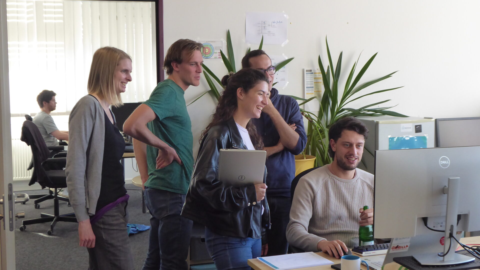 group_sharing_diversehappy